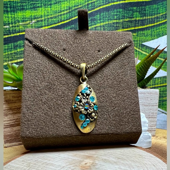 VTG| Floral AB Crystals Necklace 💙✨ - Picture 1 of 8
